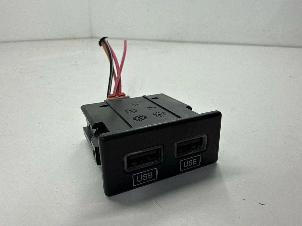 USB-pesa 68253158AA
