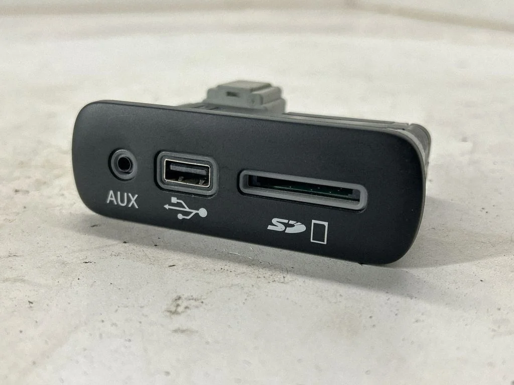 USB-pesa 68332335AB