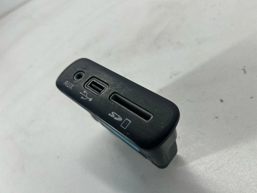 USB-pesa 68206384AC