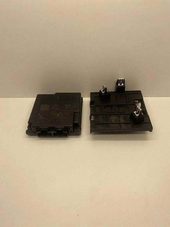 Võtmeta süsteemi KESSY (keyless) juhtplokk/moodul 13518838
