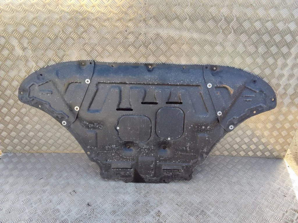 Engine splash shield/under tray – front