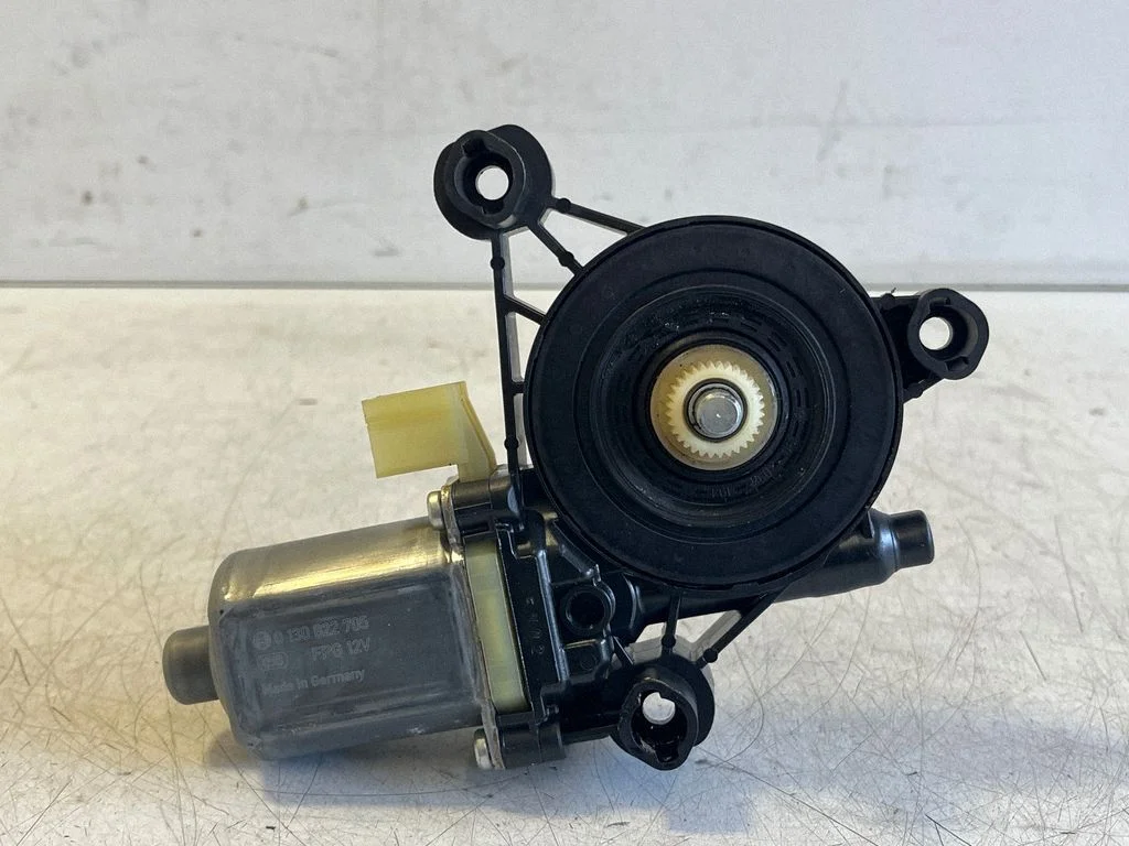Front door window regulator motor 0130822705
