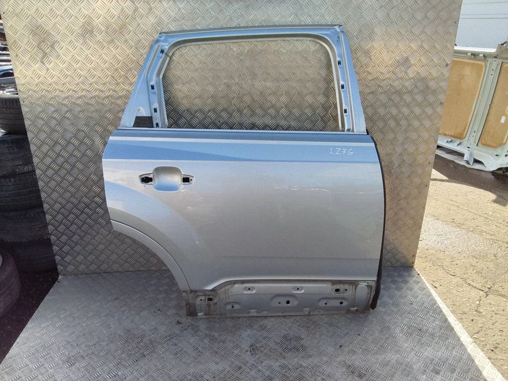 Rear door – right