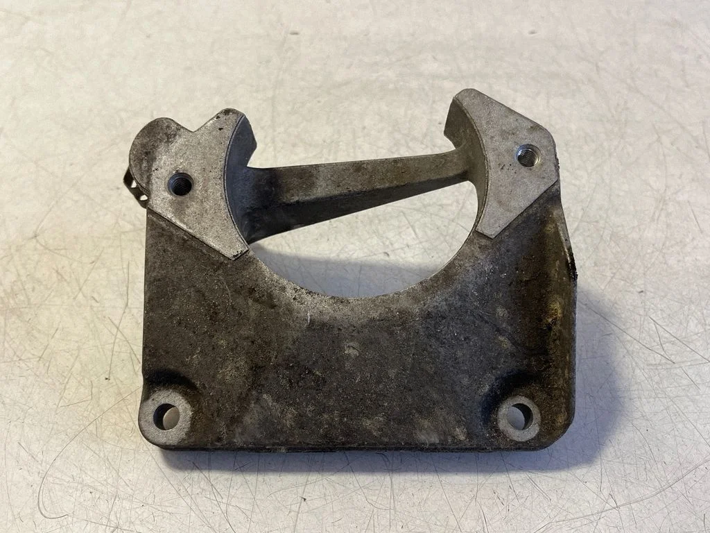 Engine mounting bracket – BMW 5 Series E60 E61 (2004-2010)
