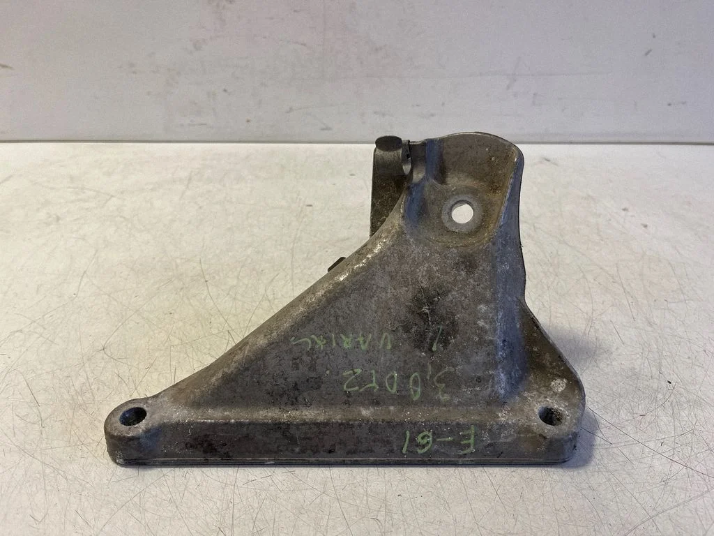 Engine mounting bracket 6769153