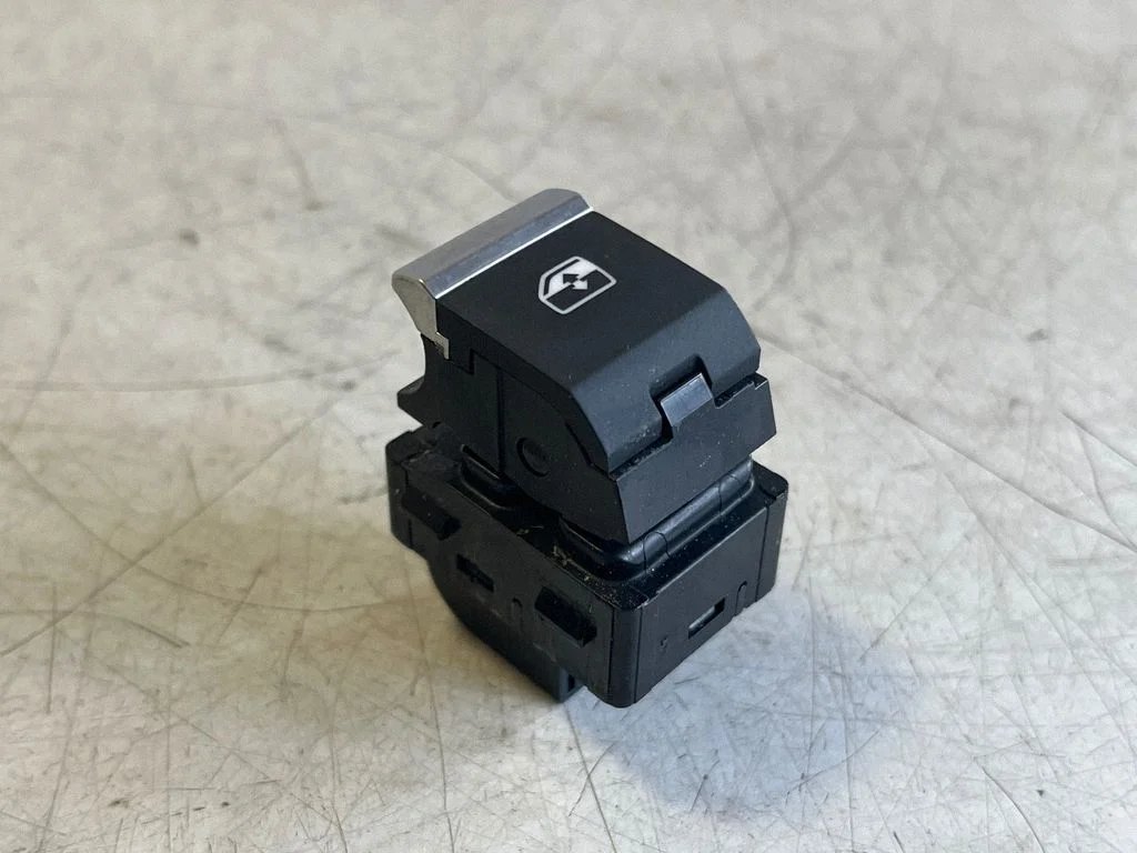 Electric window control switch – front right
