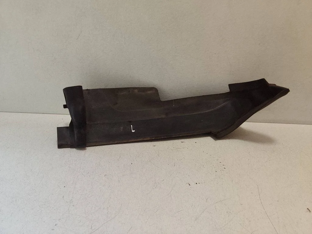 Fender end trim 4M0821169B