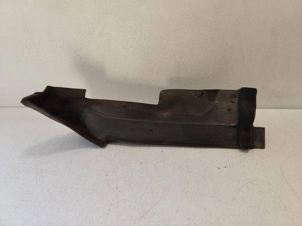 Fender end trim 4M0821170B