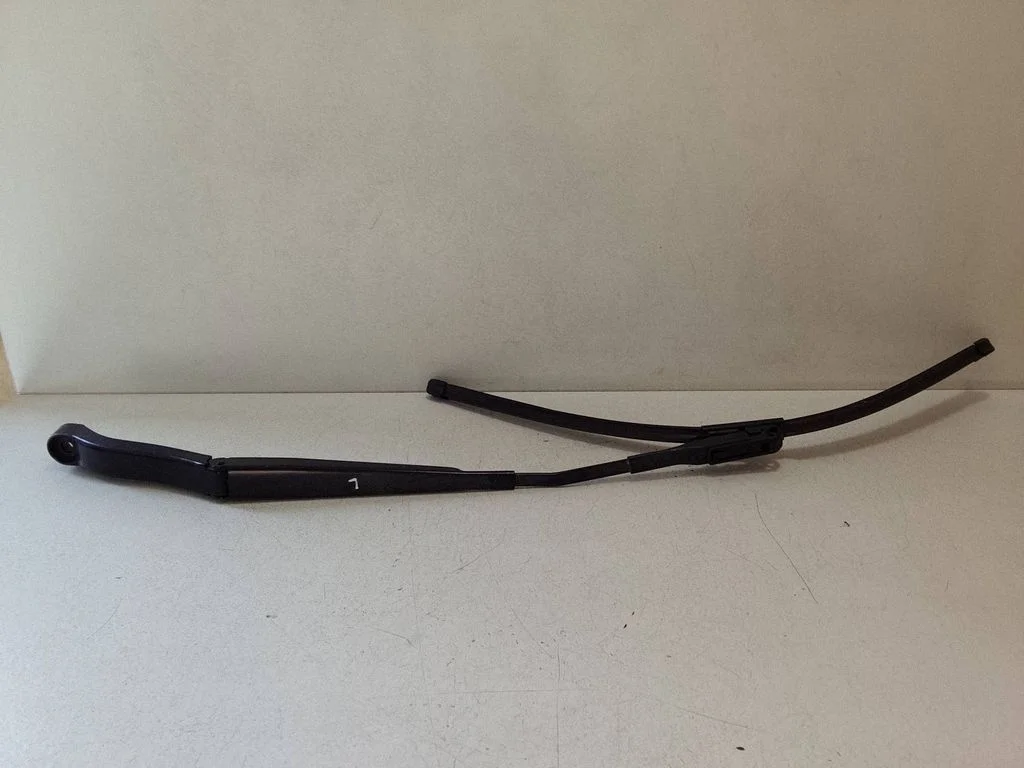 Front wiper blade arm 4M1955407