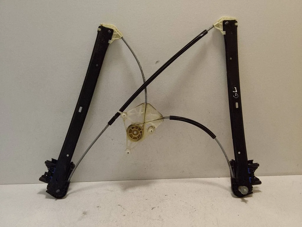 Rear window lifting mechanism without motor 4M0839462A