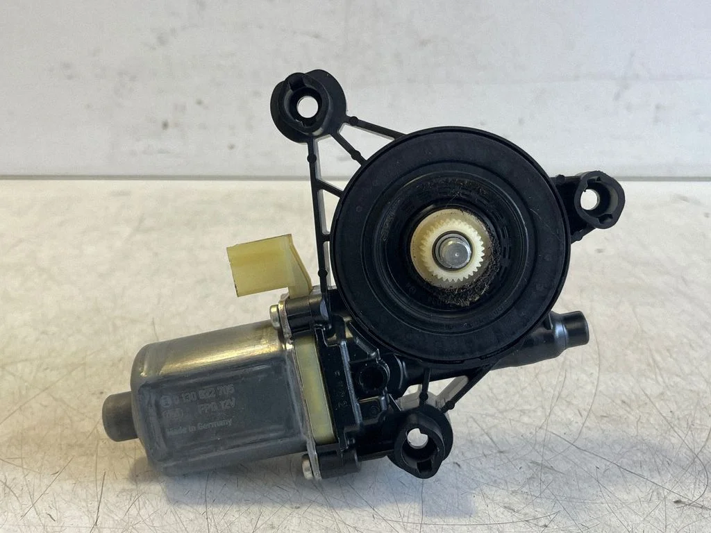 Rear door window regulator motor 0130822705