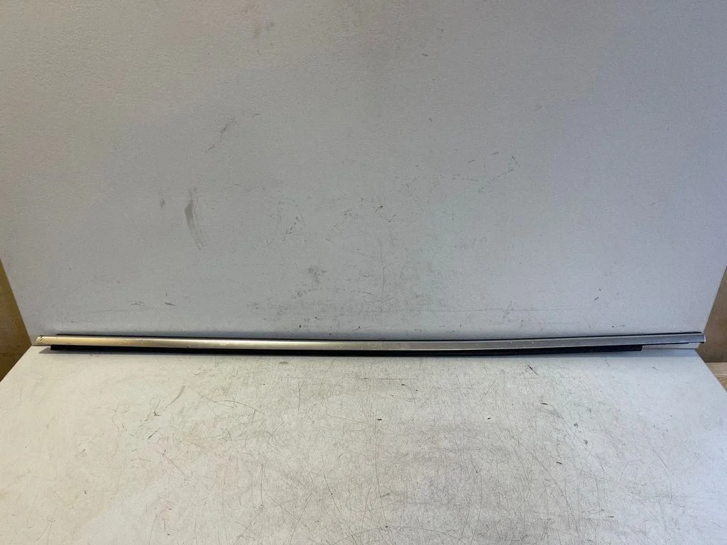 Esiukse klaasi liist 4M0863283