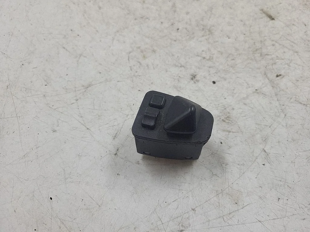 Wing mirror switch 8373732
