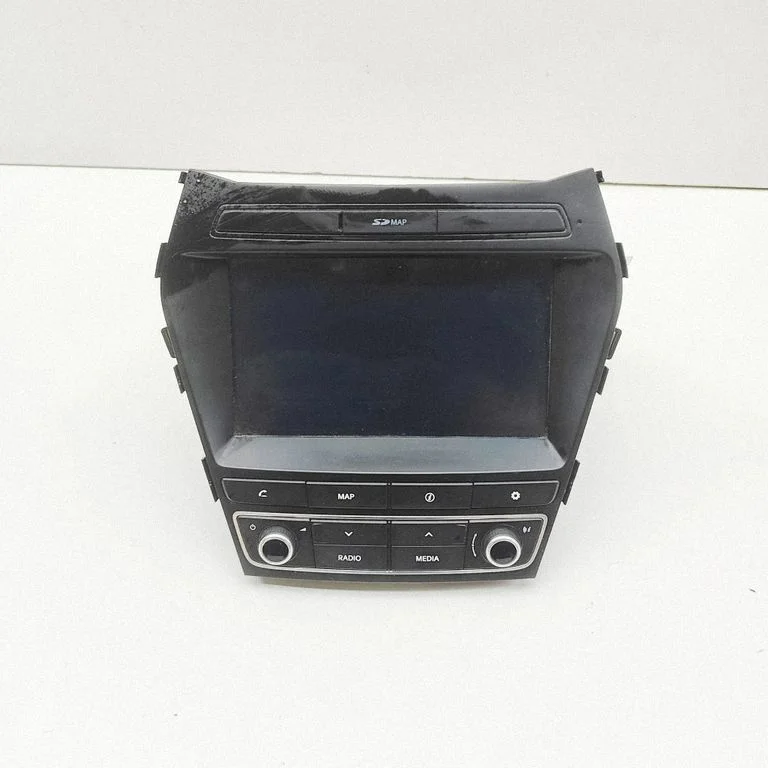 Radio/CD/DVD/GPS head unit 965602W2504X