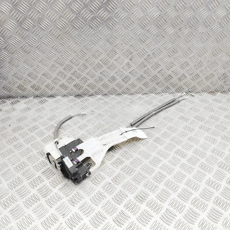 Aizmugurējo durvju slēdzene 814202W030FDJ