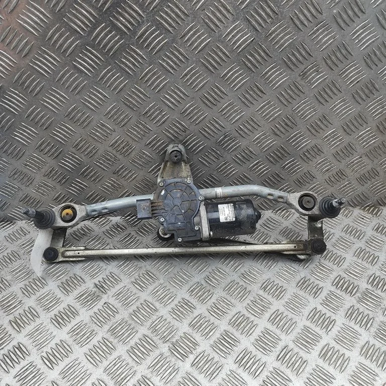 Front wiper linkage and motor 81C955119