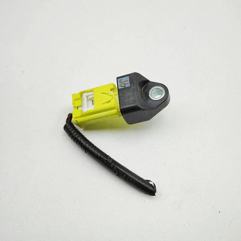 Drošības spilvenu trieciena sensors – Toyota Hilux (AN120, AN130) (2015-2020)