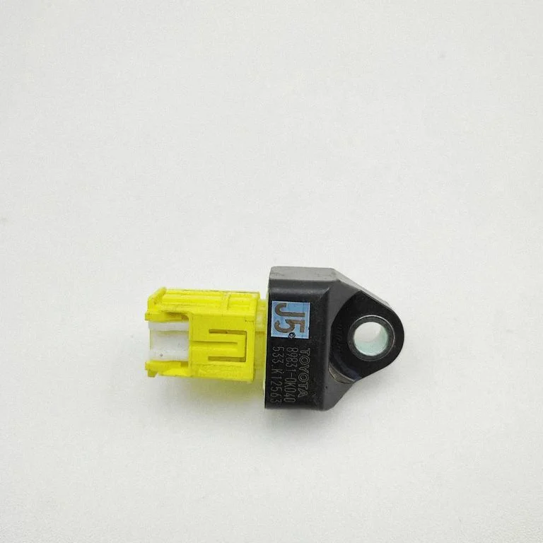 Drošības spilvenu trieciena sensors – Toyota Hilux (AN120, AN130) (2015-2020)