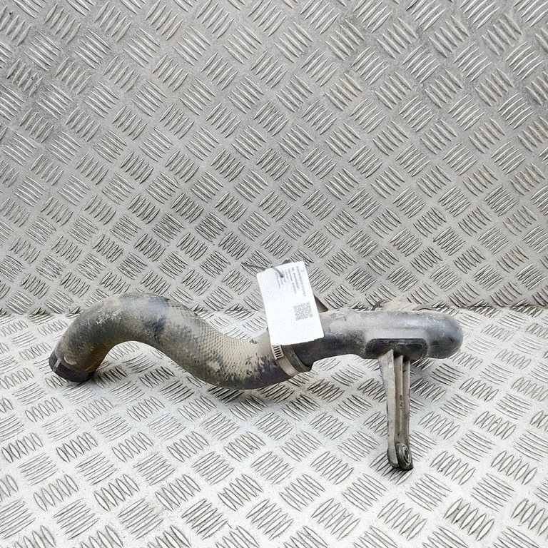 Vahejahuti voolik (-ud)/ toru (-d) – Toyota Hilux (AN120, AN130) (2015-2020)