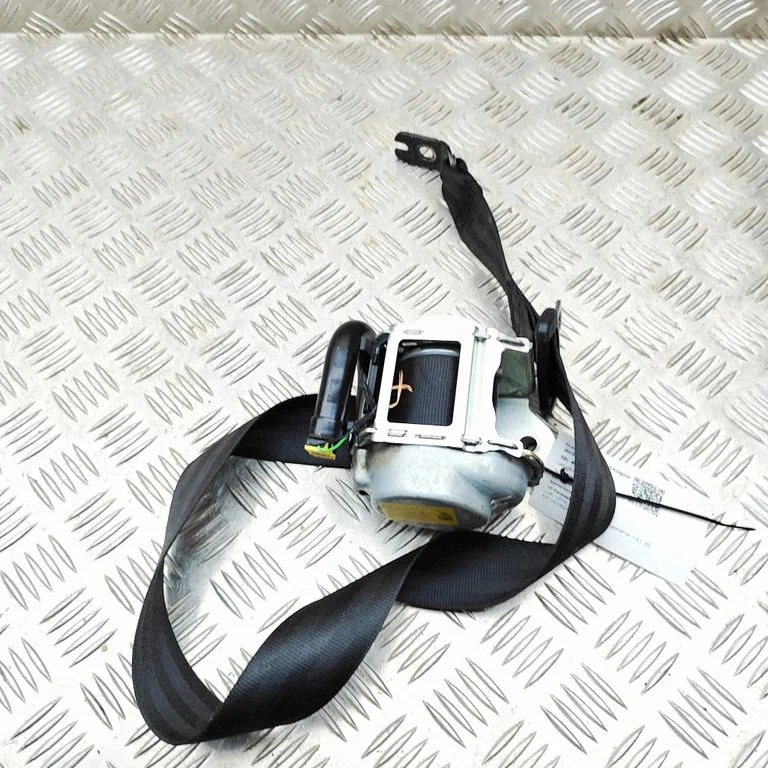 Rear seatbelt 81A85705