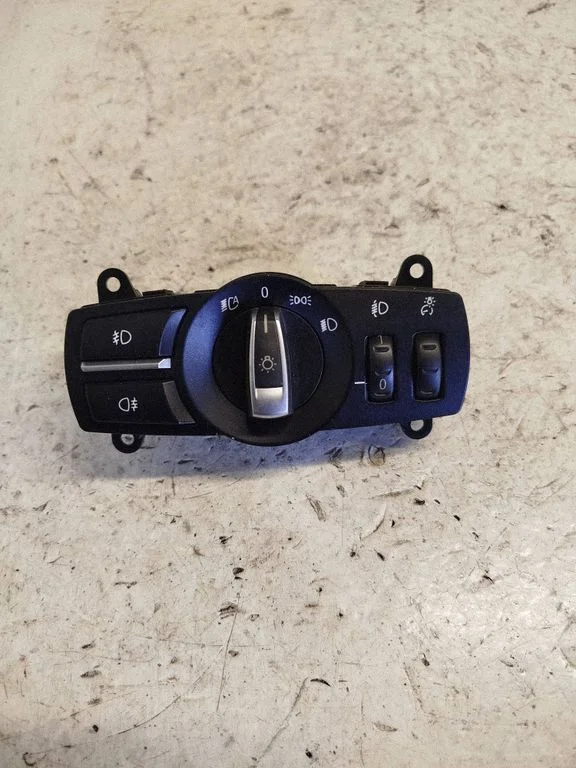 Light switch 9192746