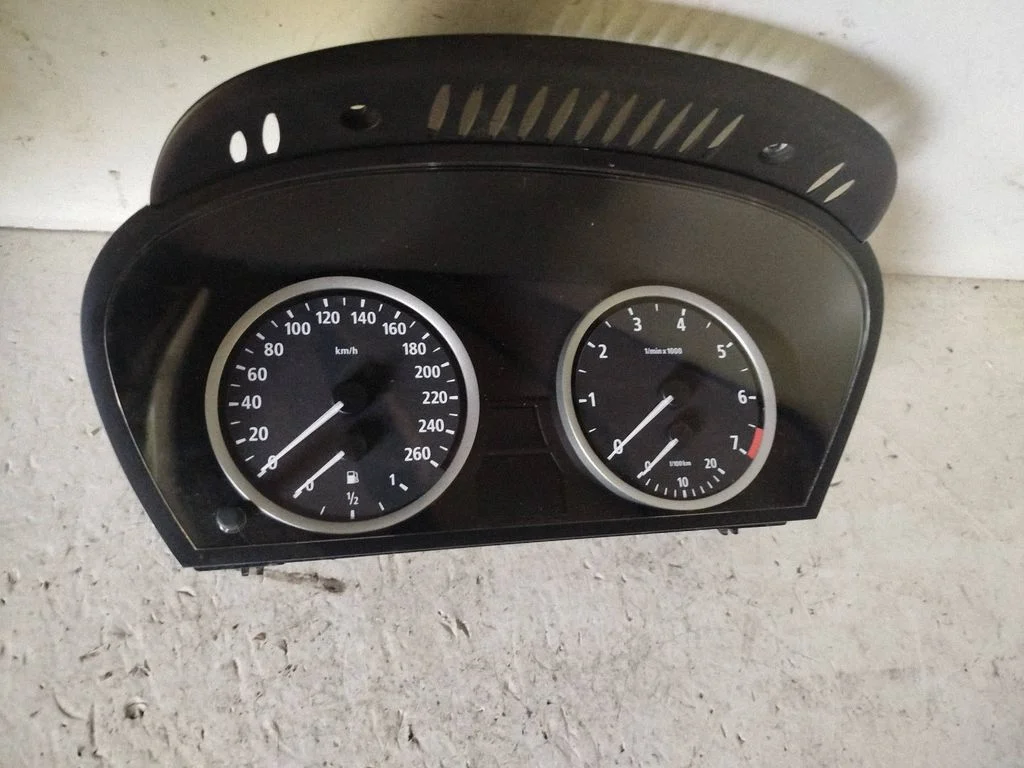 Speedometer (instrument cluster) 110080213