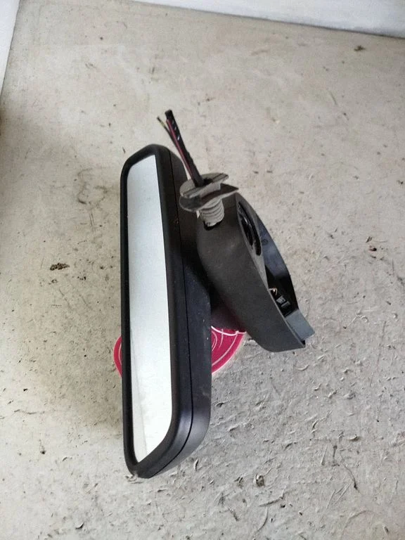 Rear view mirror (interior) E1020588