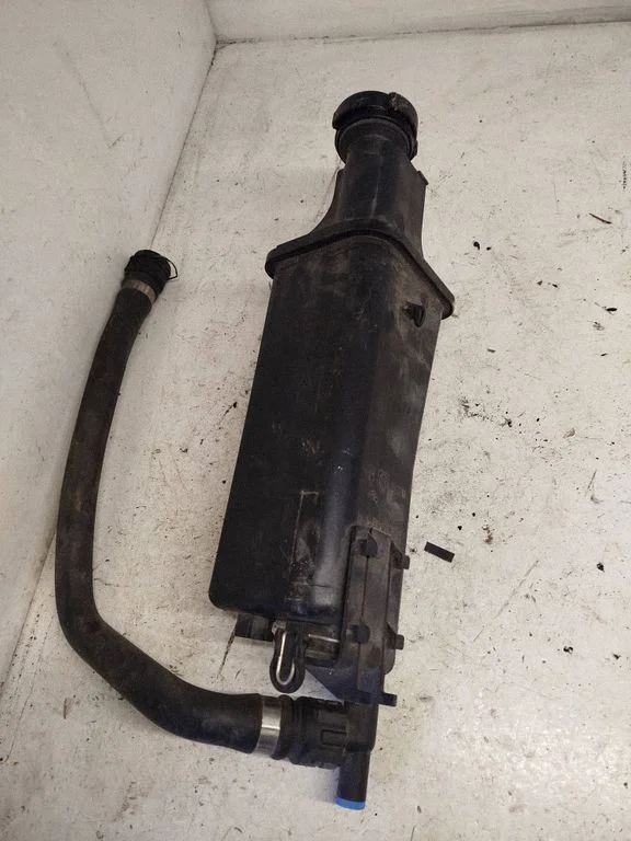 Coolant expansion tank/reservoir PA666F30