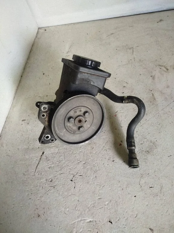 Roolivõimendi pump 91208