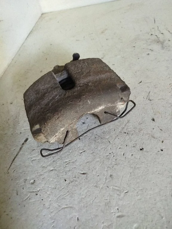Front brake caliper