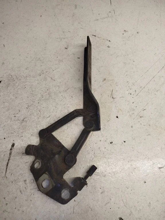 Engine bonnet/hood hinges 3C0823302D