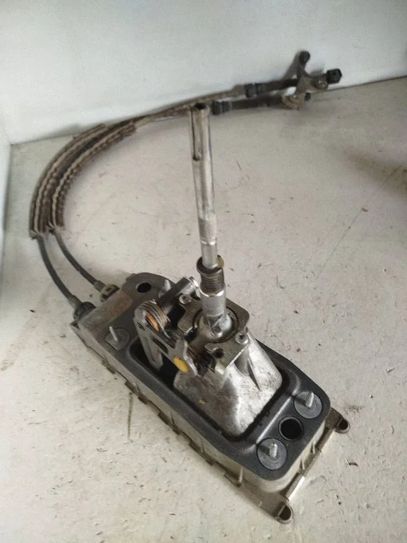 Gear selector mechanism 906011