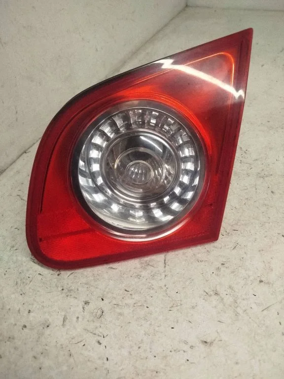 Tailgate rear/tail lights
