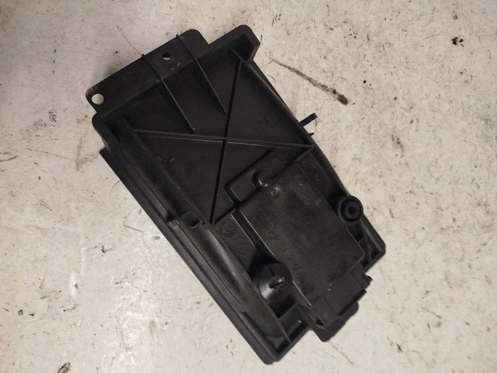 Coolant fan relay 1J0819082
