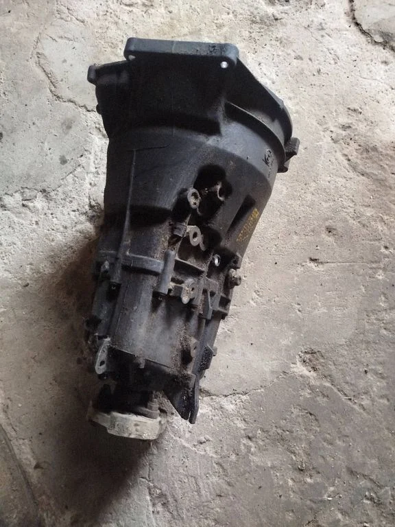 Manual 5 speed gearbox 1033401