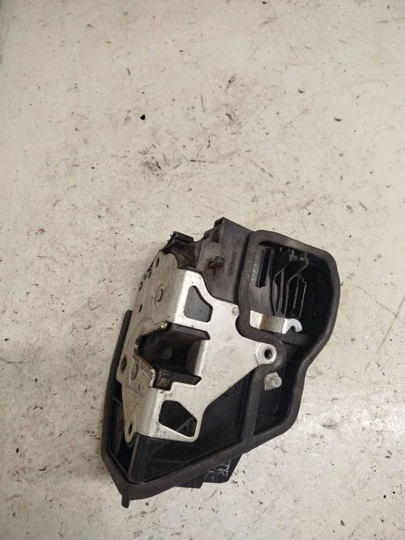 Rear door lock A046998