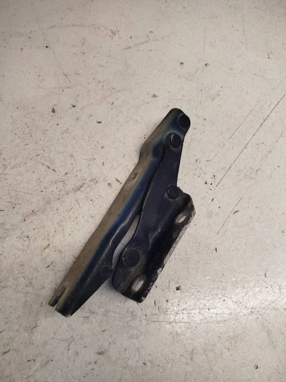 Engine bonnet/hood hinges