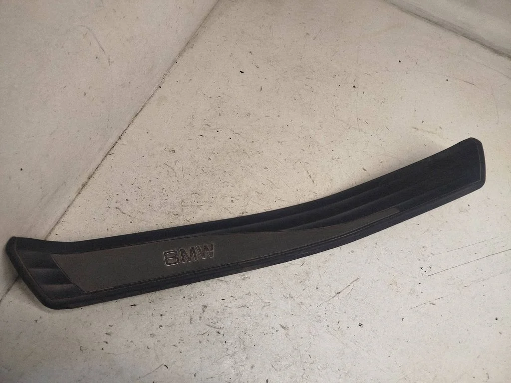 Rear sill trim cover 7034305
