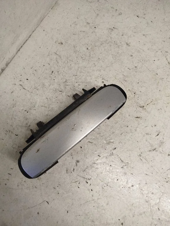 Tagaukse välimine käepide