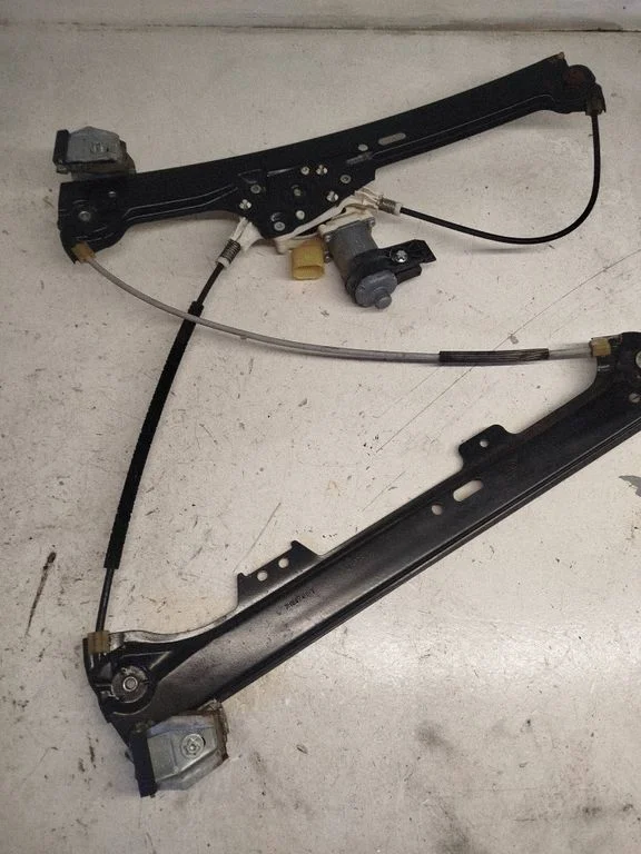 Front door window regulator with motor 7184741