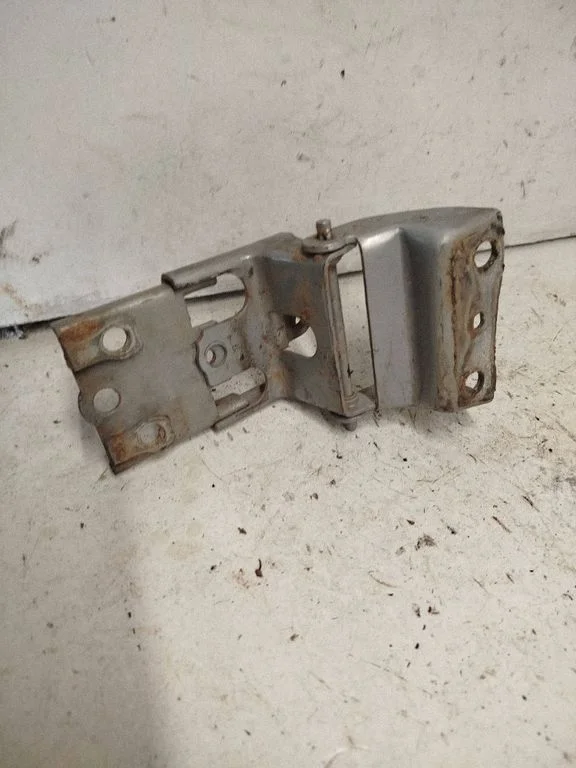 Priekšējā augšējā eņģe 5398379