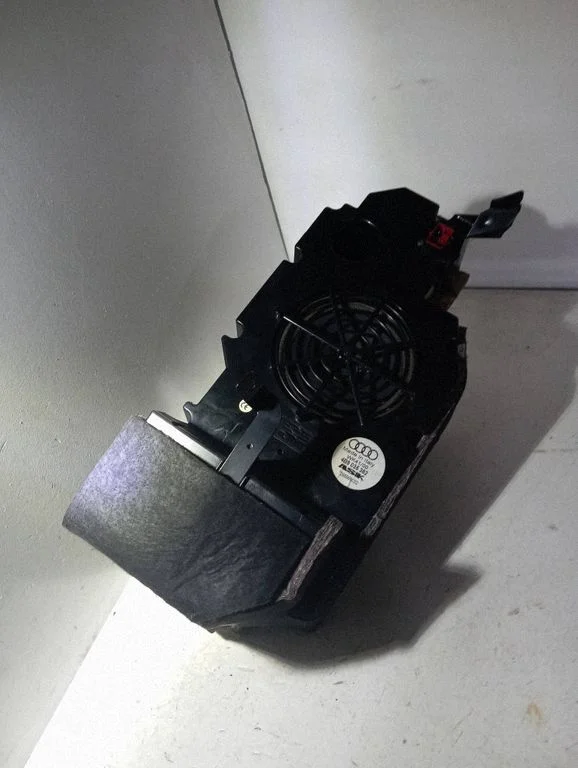 Subwoofer speaker 4B9035382