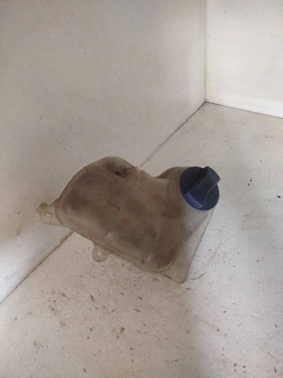 Coolant expansion tank/reservoir DBA004TT