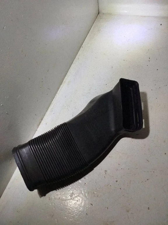 Air intake duct part 8D0129617E