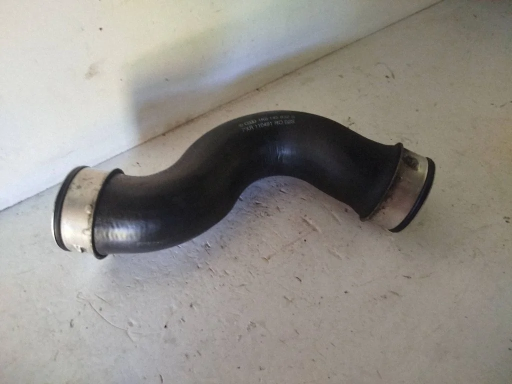 Intercooler hose/pipe 1K0145832B