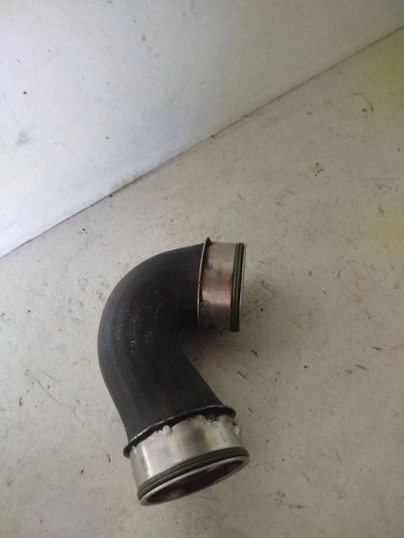 Intercooler hose/pipe