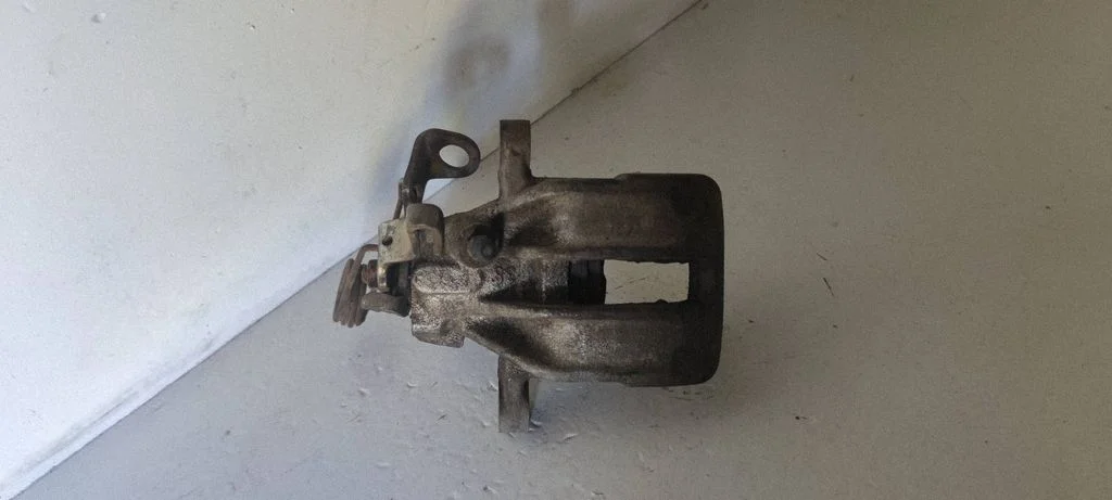 Rear brake caliper