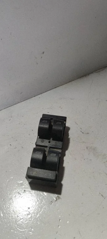 Elektrisko logu slēdzis 4B0959851