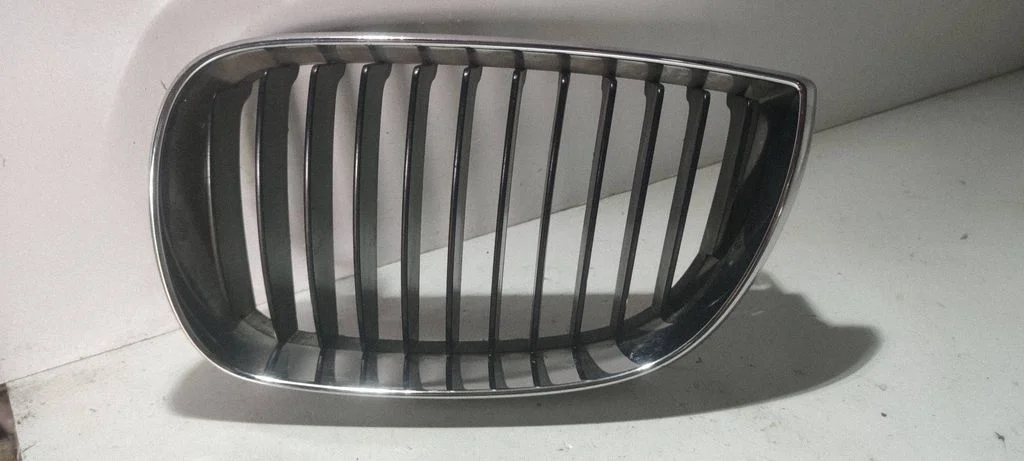 Atrapa górna (grill) – BMW Seria 3 E90 E91 (2005-2012)