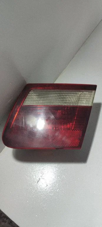 Aizmugurējais lukturis bagāžnieka vākā 2806010350
